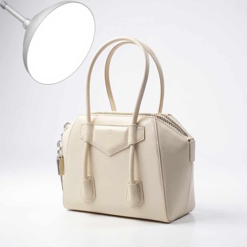 GIVENCHY
Mini Antigona Lock Bag in Box Leather Serial # MP A 1220